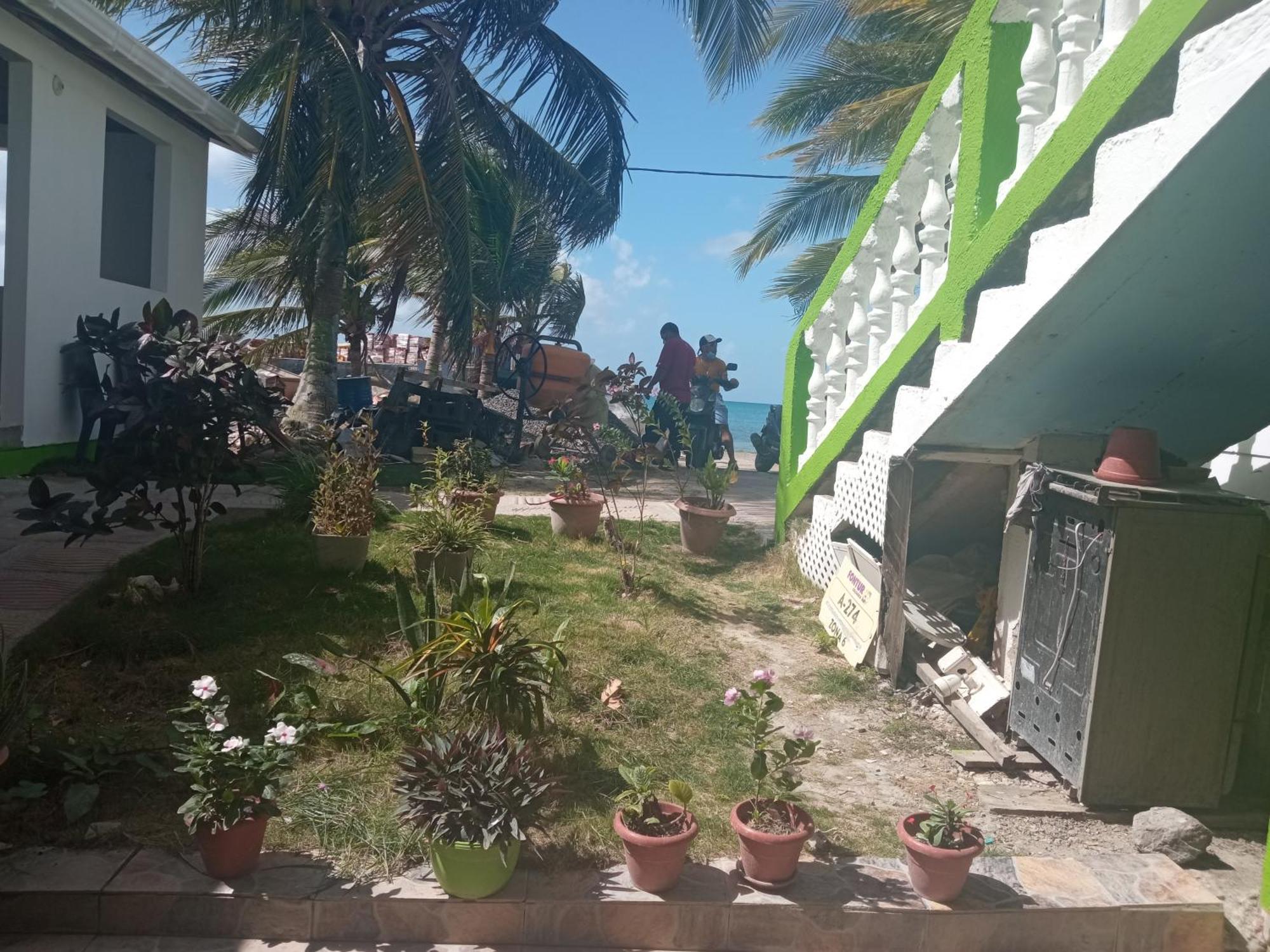 Posada Valerie Hotel Archibolds Ngoại thất bức ảnh