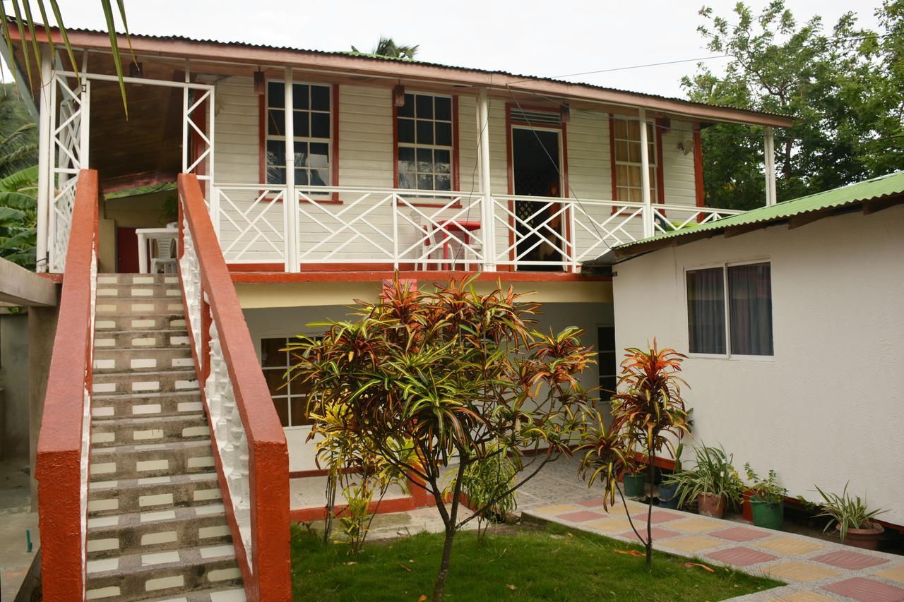 Posada Valerie Hotel Archibolds Ngoại thất bức ảnh