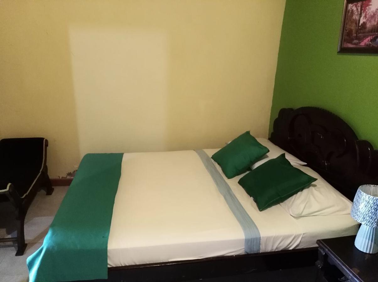 Posada Valerie Hotel Archibolds Ngoại thất bức ảnh