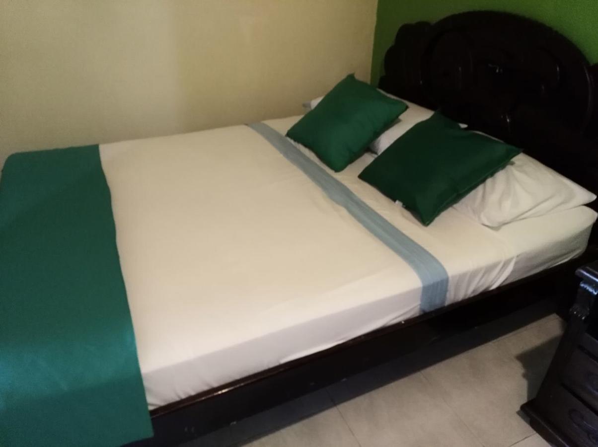 Posada Valerie Hotel Archibolds Ngoại thất bức ảnh