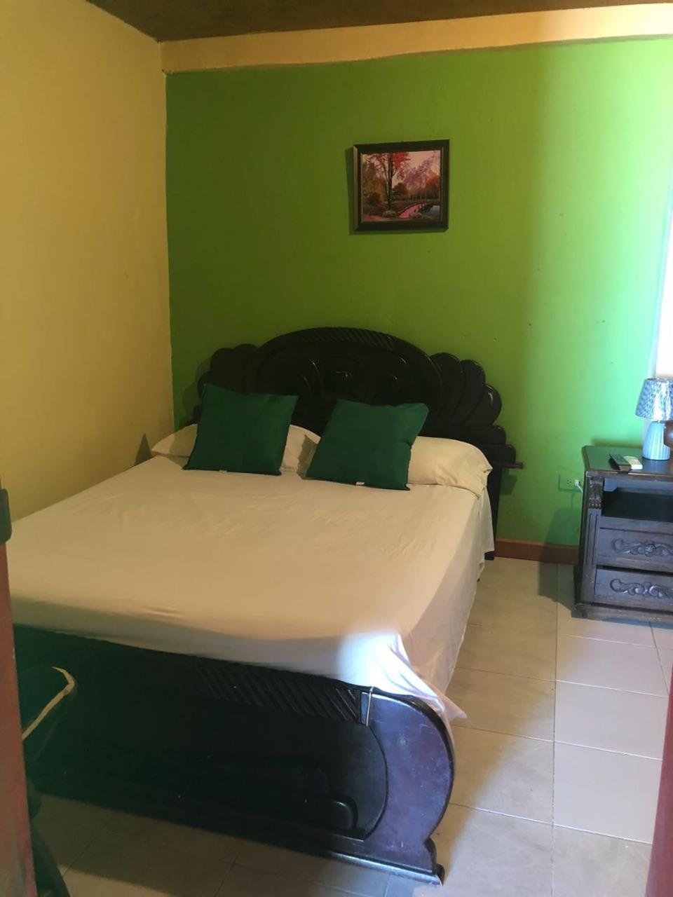 Posada Valerie Hotel Archibolds Ngoại thất bức ảnh
