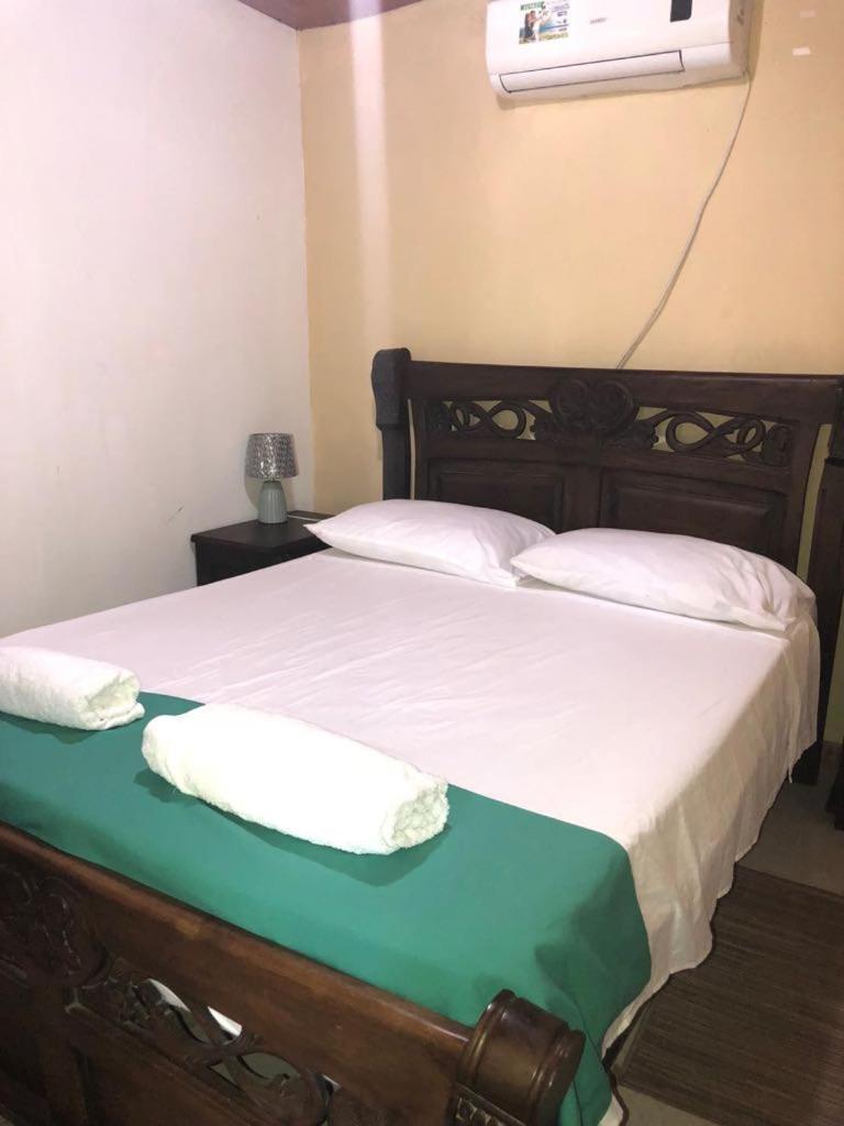 Posada Valerie Hotel Archibolds Ngoại thất bức ảnh