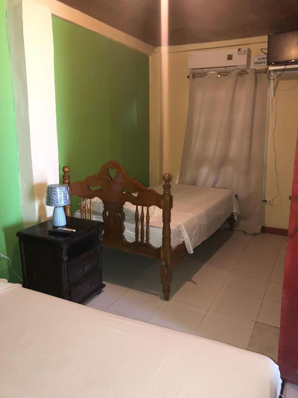 Posada Valerie Hotel Archibolds Ngoại thất bức ảnh
