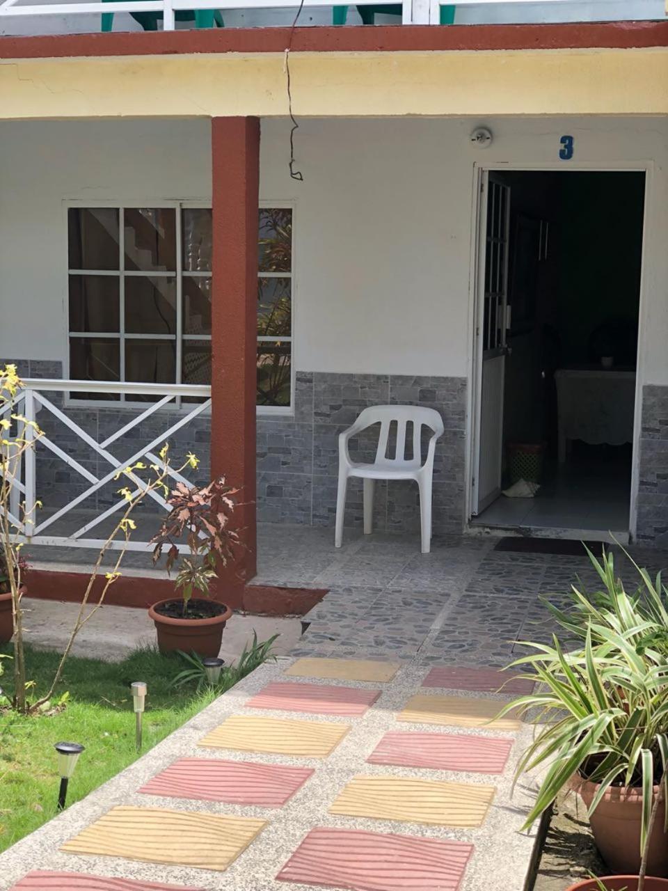 Posada Valerie Hotel Archibolds Ngoại thất bức ảnh