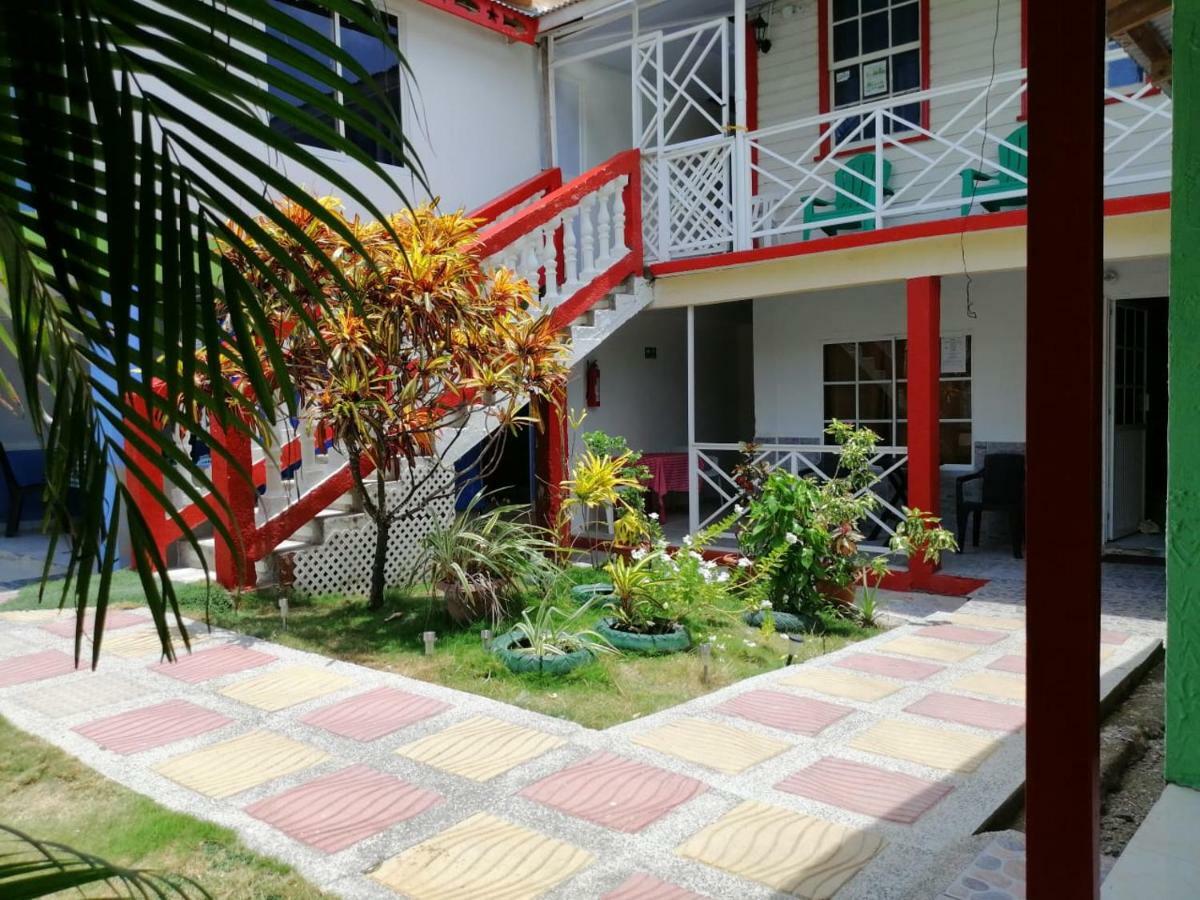 Posada Valerie Hotel Archibolds Ngoại thất bức ảnh